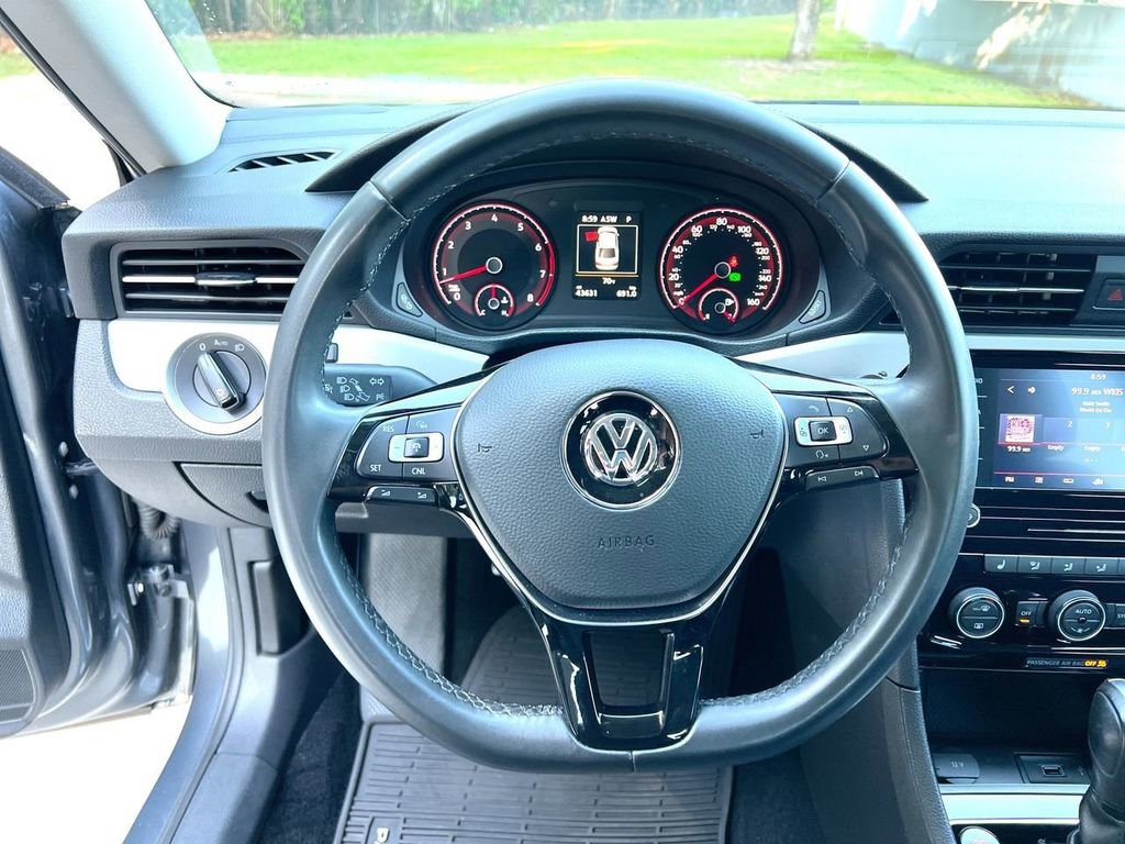 Used 2022 Volkswagen Passat 2.0T SE image 13