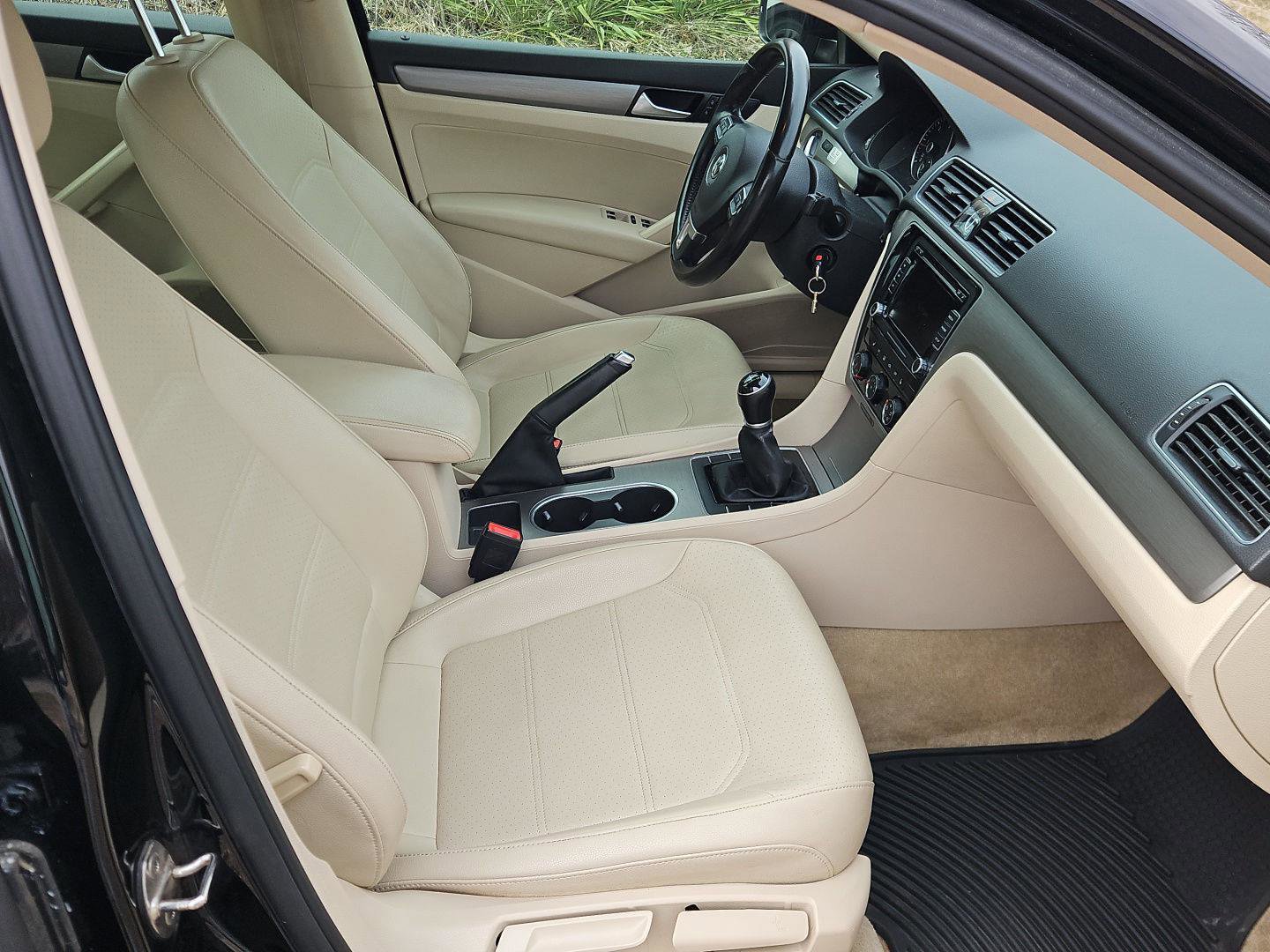 Used 2015 Volkswagen Passat TDI SE image 19