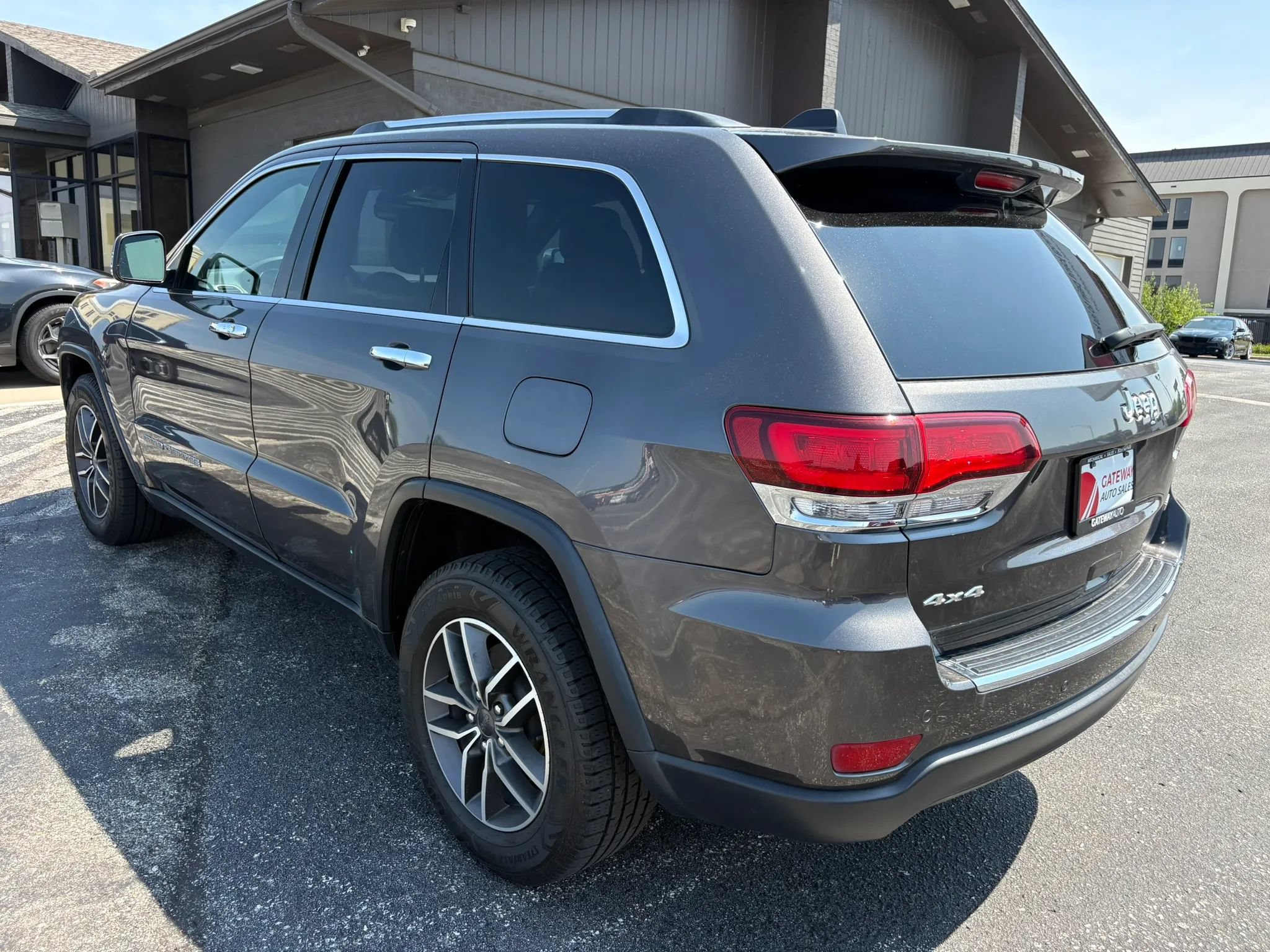 Used 2020 Jeep Grand Cherokee Limited AWD/4WD image 3