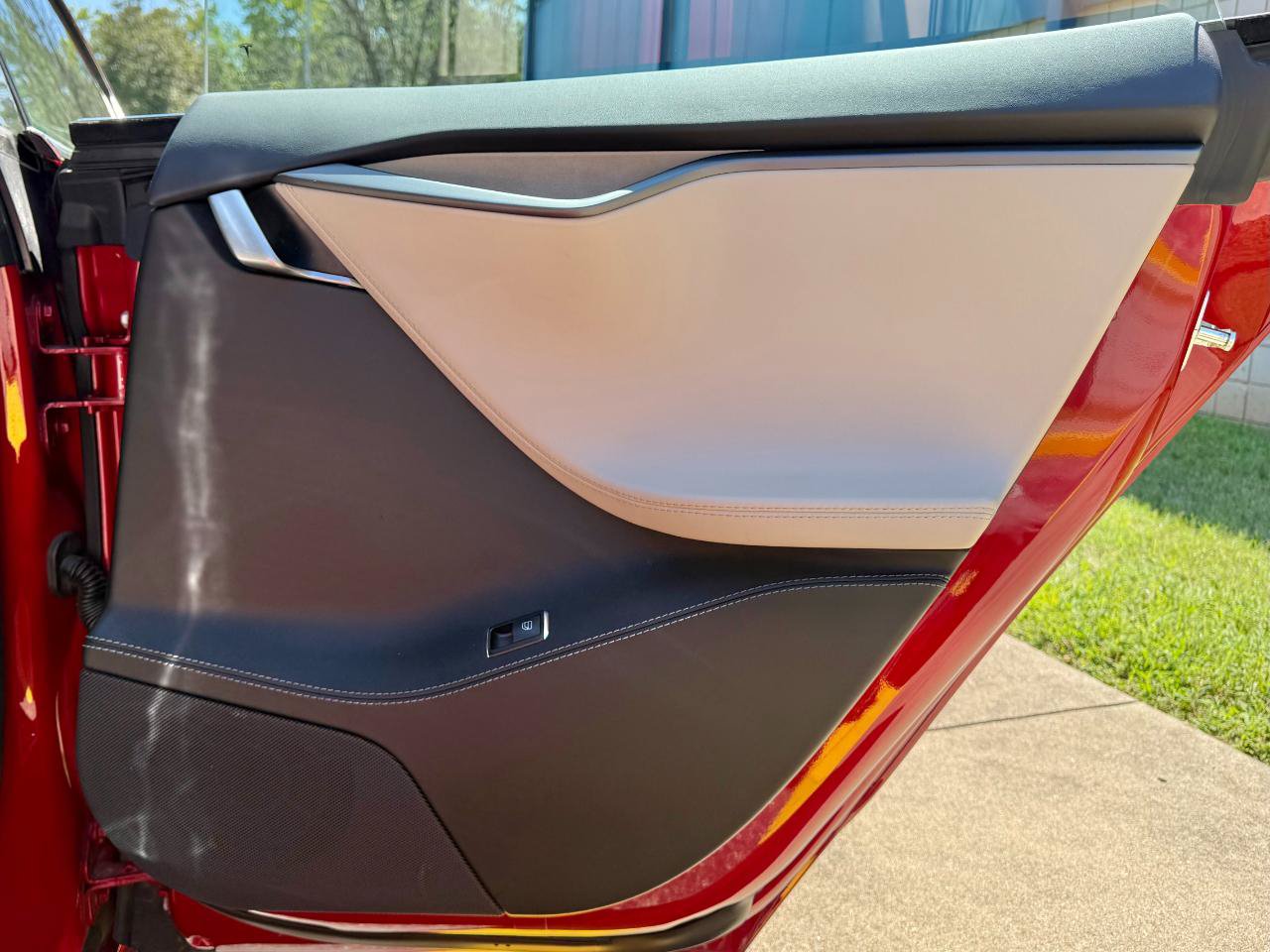 Used 2018 Tesla Model S 100D AWD/4WD image 25