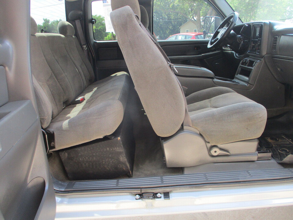 Used 2005 Chevrolet Silverado 2500 LS w/ Heavy-Duty Power Package AWD/4WD image 21