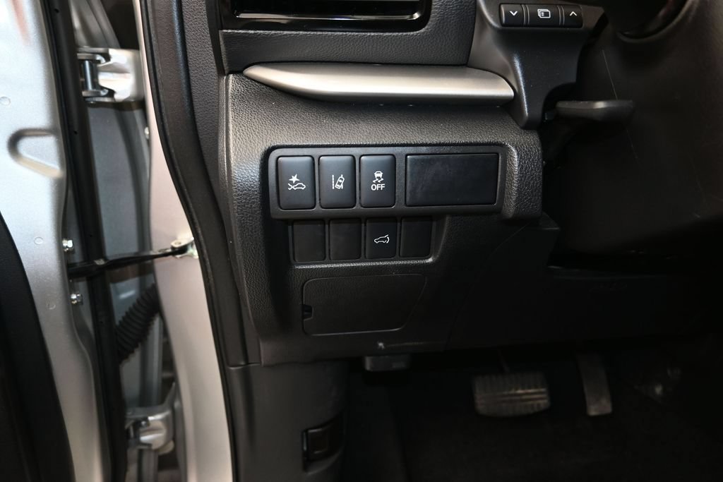 Used 2024 Mitsubishi Eclipse Cross SEL AWD/4WD image 12