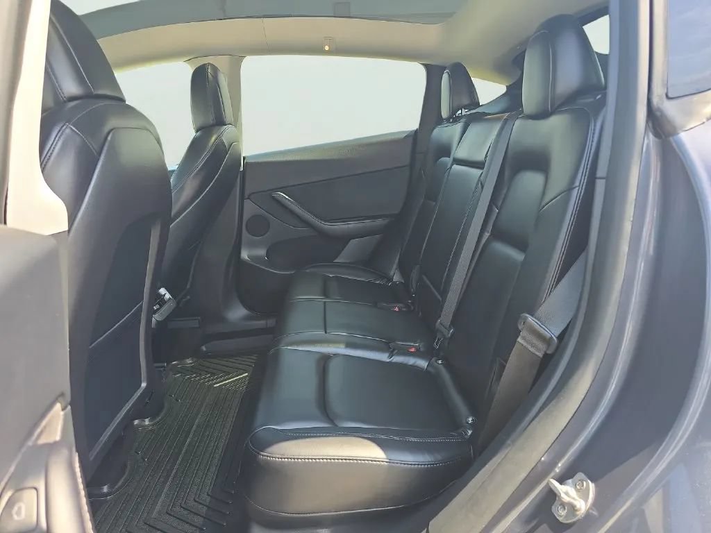 Used 2021 Tesla Model Y Long Range AWD/4WD image 12