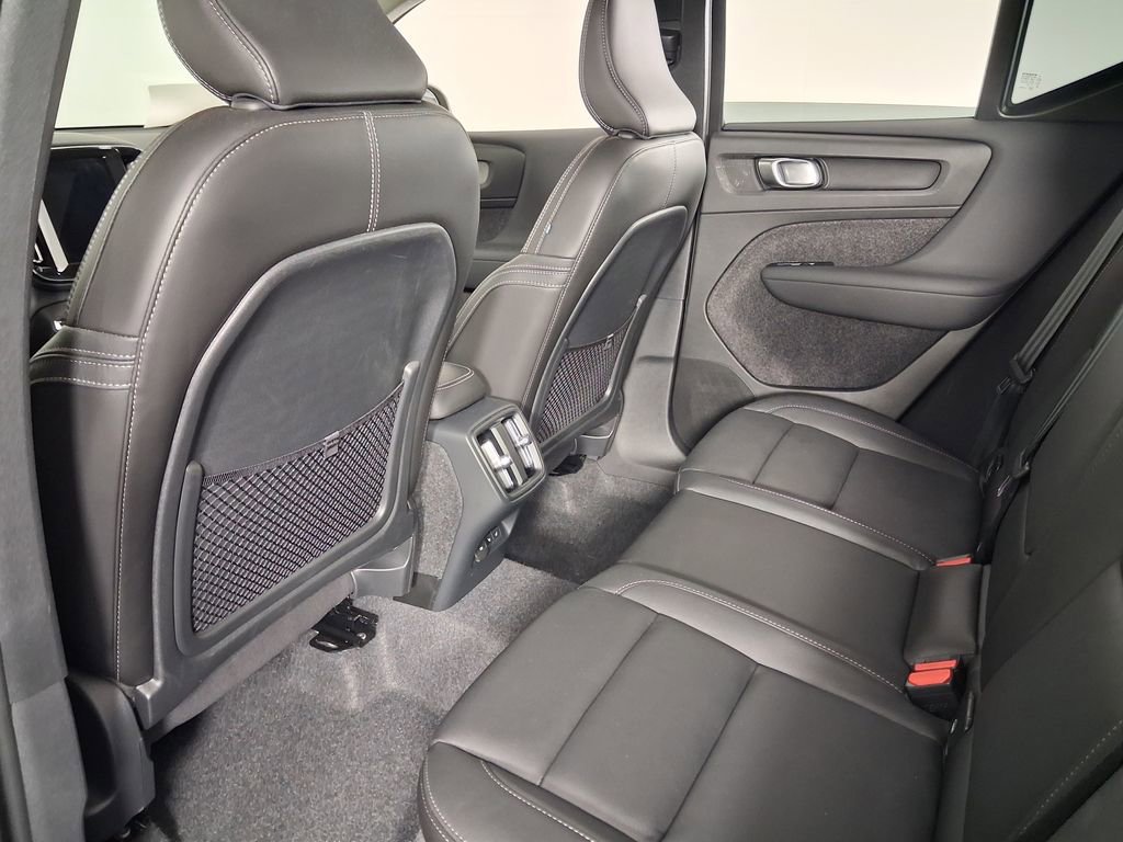 Used 2025 Volvo XC40 B5 Core AWD/4WD image 19
