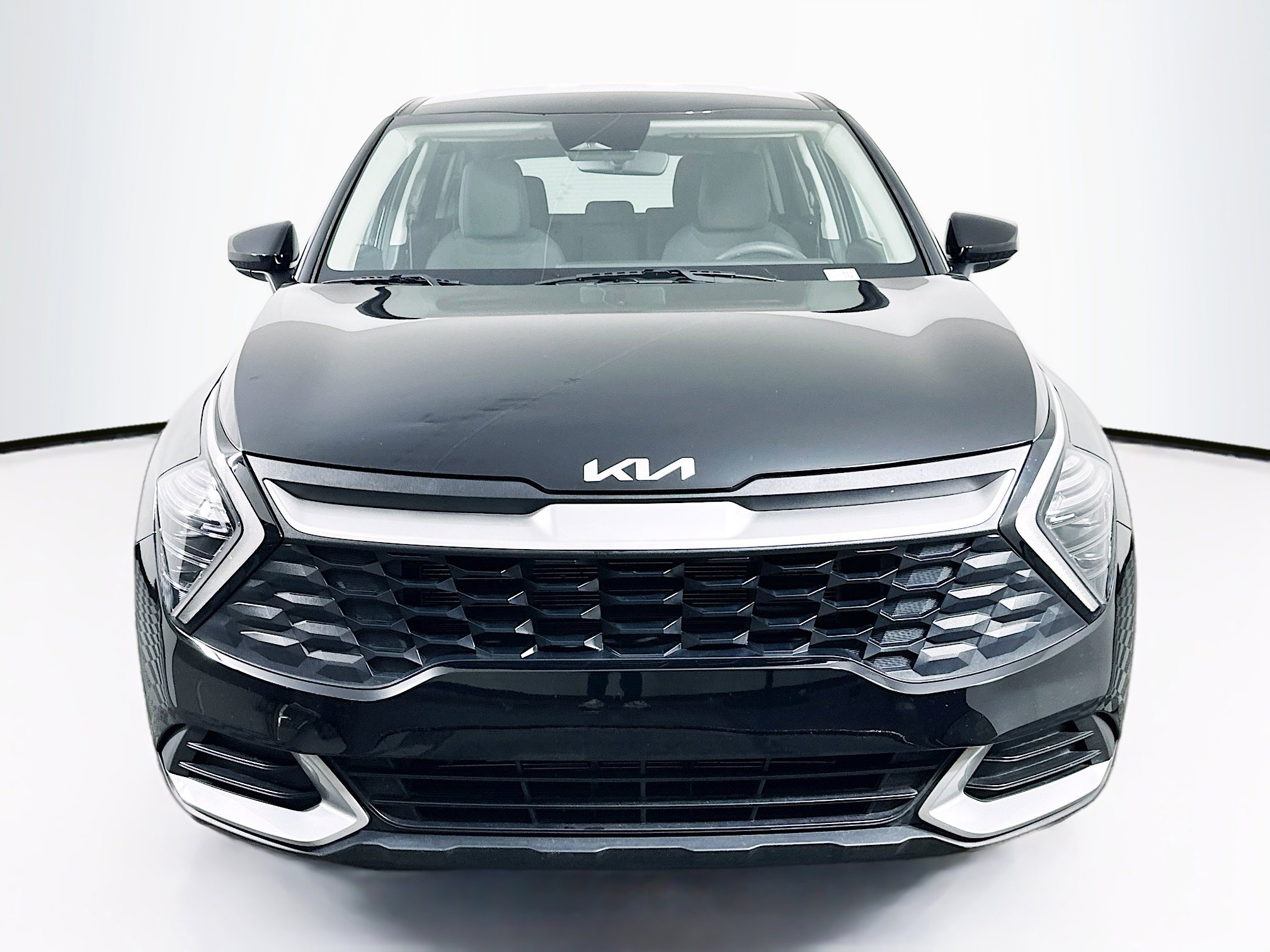 Used 2025 Kia Sportage LX image 2