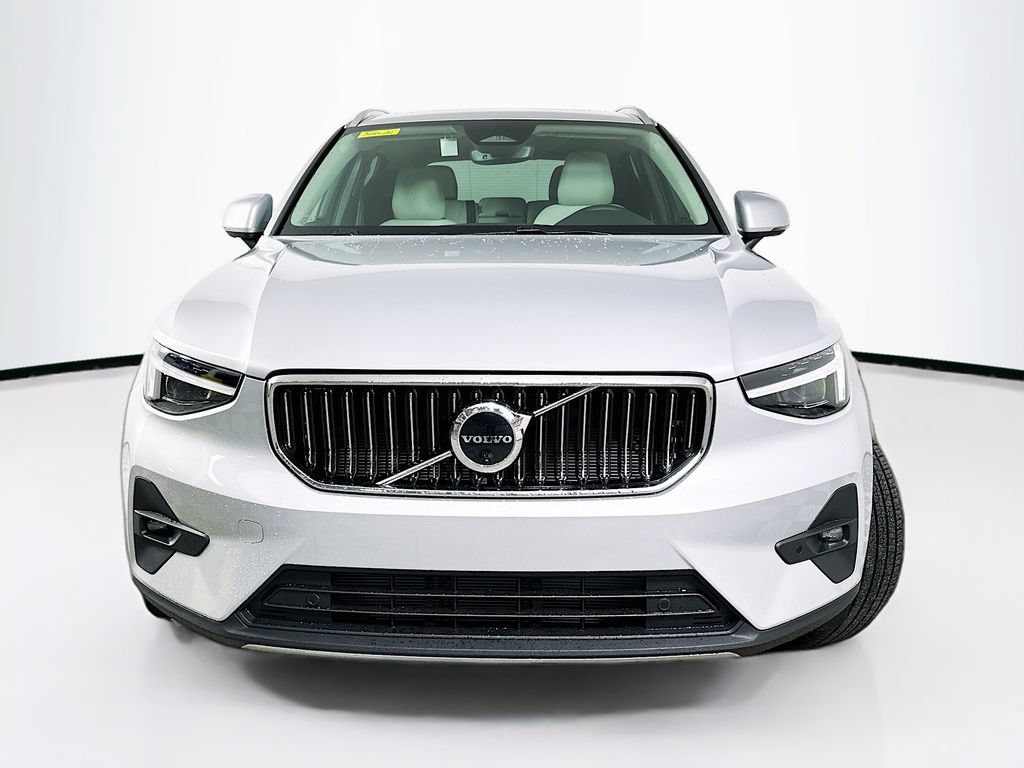 Used 2025 Volvo XC40 B5 Ultra w/ Protection Package AWD/4WD image 5
