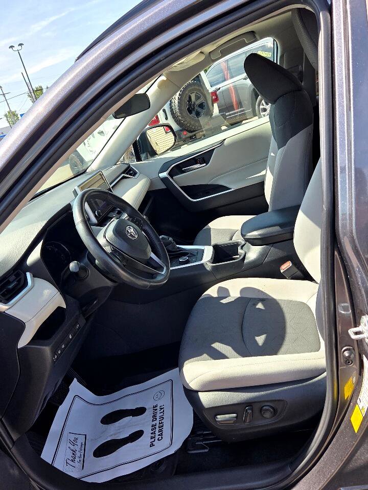 Used 2023 Toyota RAV4 XLE image 10