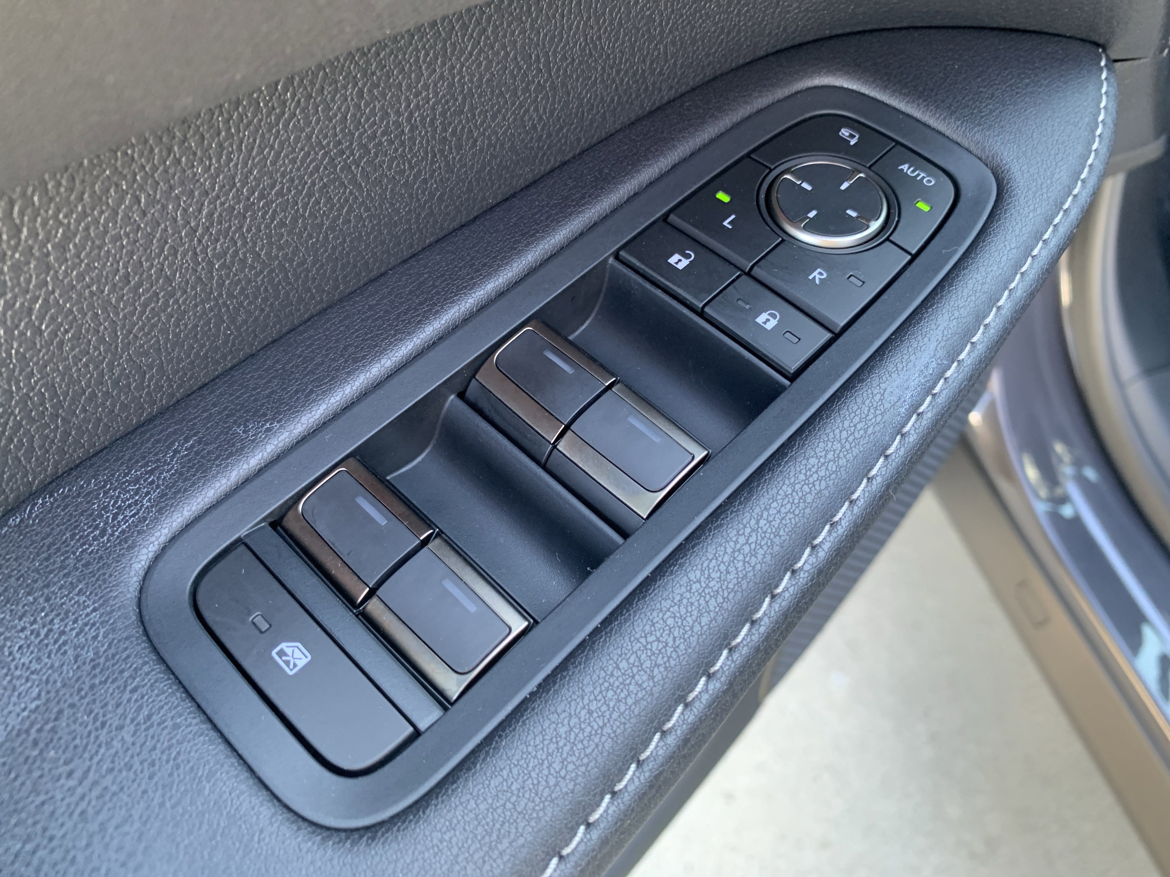 Used 2025 Lexus RX 350 350h Luxury w/ Convenience Package image 15