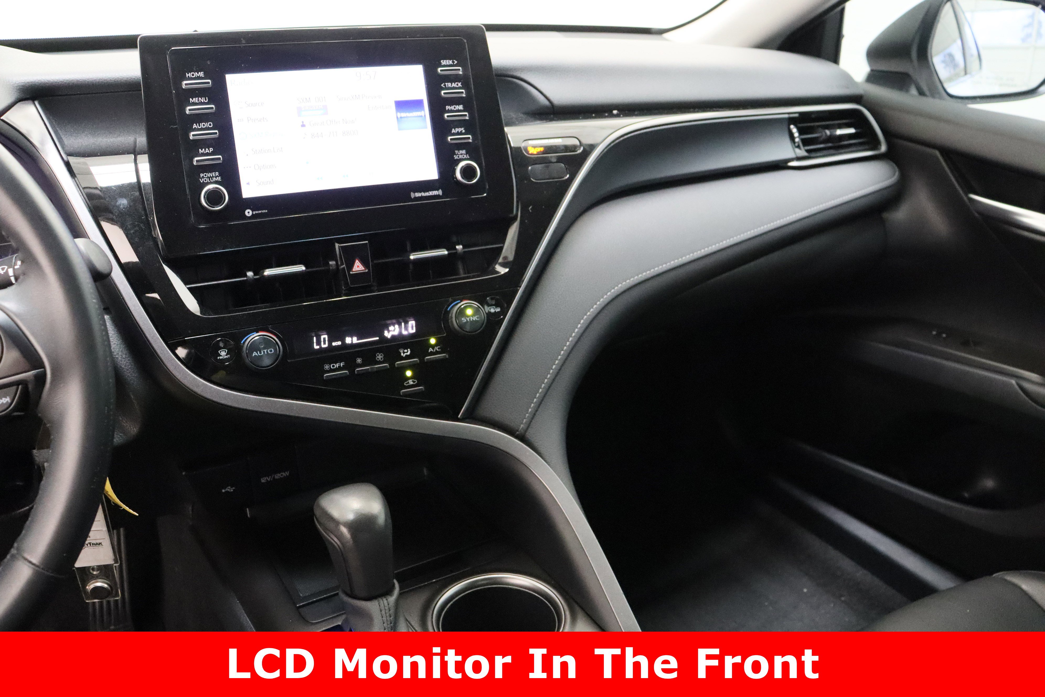 Used 2024 Toyota Camry SE image 16