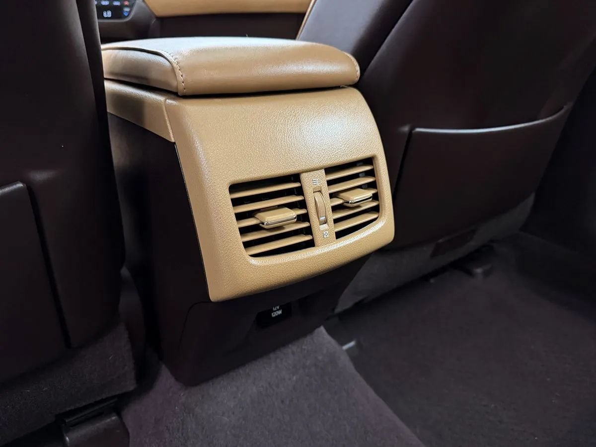 Used 2018 Lexus ES 300h w/ Luxury Package FWD image 27