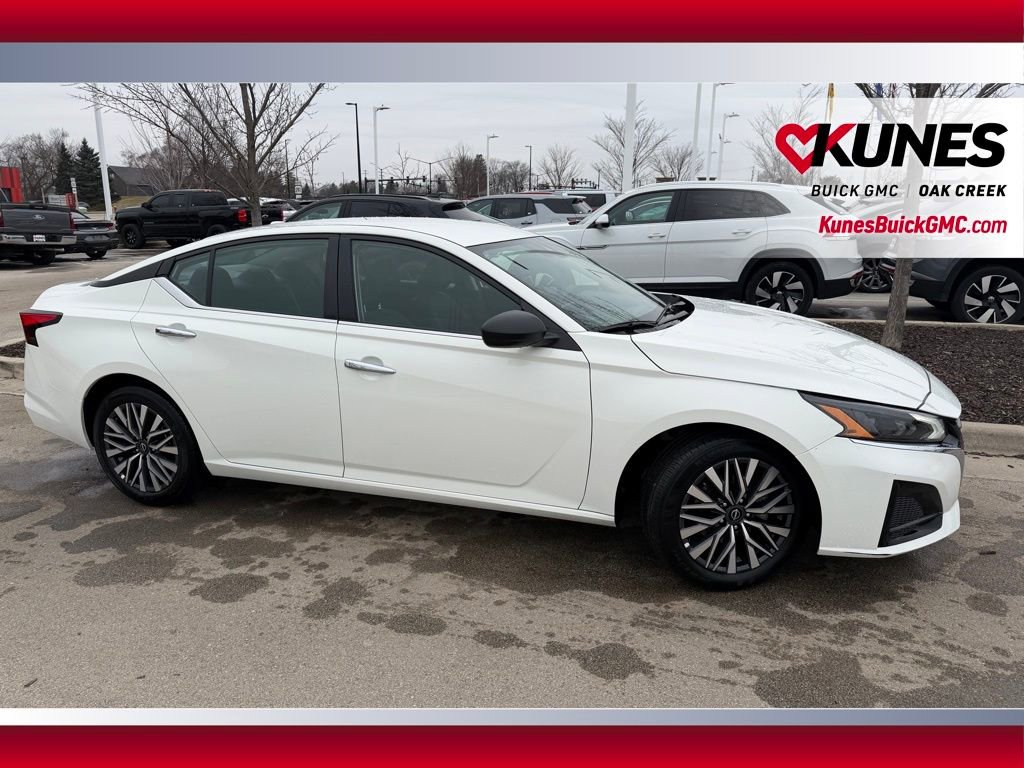 Used 2025 Nissan Altima 2.5 SV FWD image 4