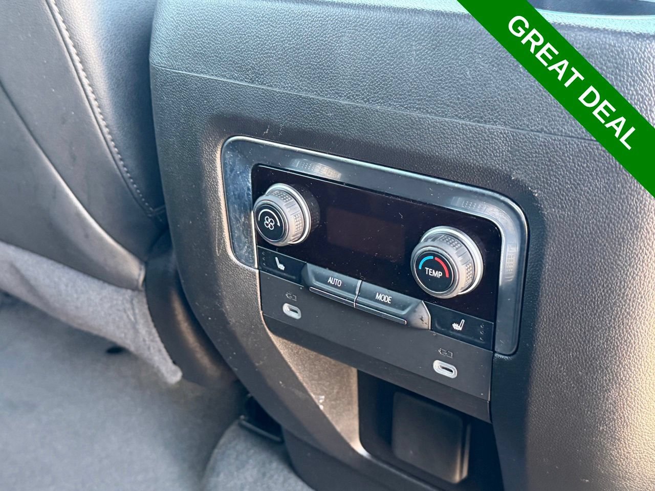 Used 2024 Chevrolet Suburban High Country w/ Premium Package AWD/4WD image 38