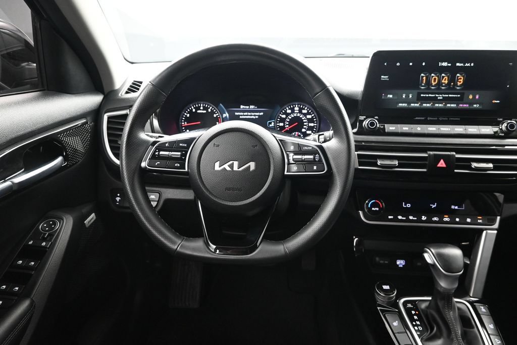 Certified 2022 Kia Seltos SX w/ Sunroof Package AWD/4WD image 35