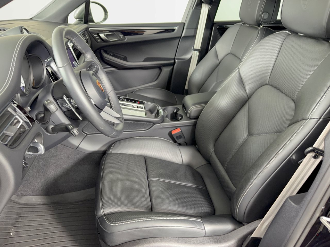 Used 2026 Porsche Macan Turbo AWD/4WD image 5