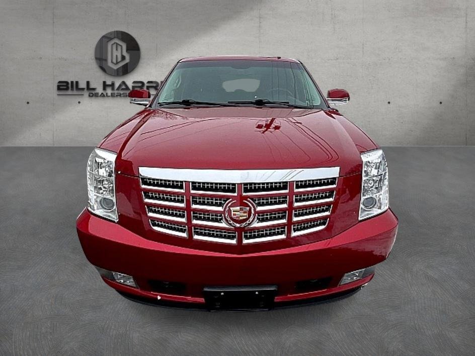 Used 2014 Cadillac Escalade Luxury image 2