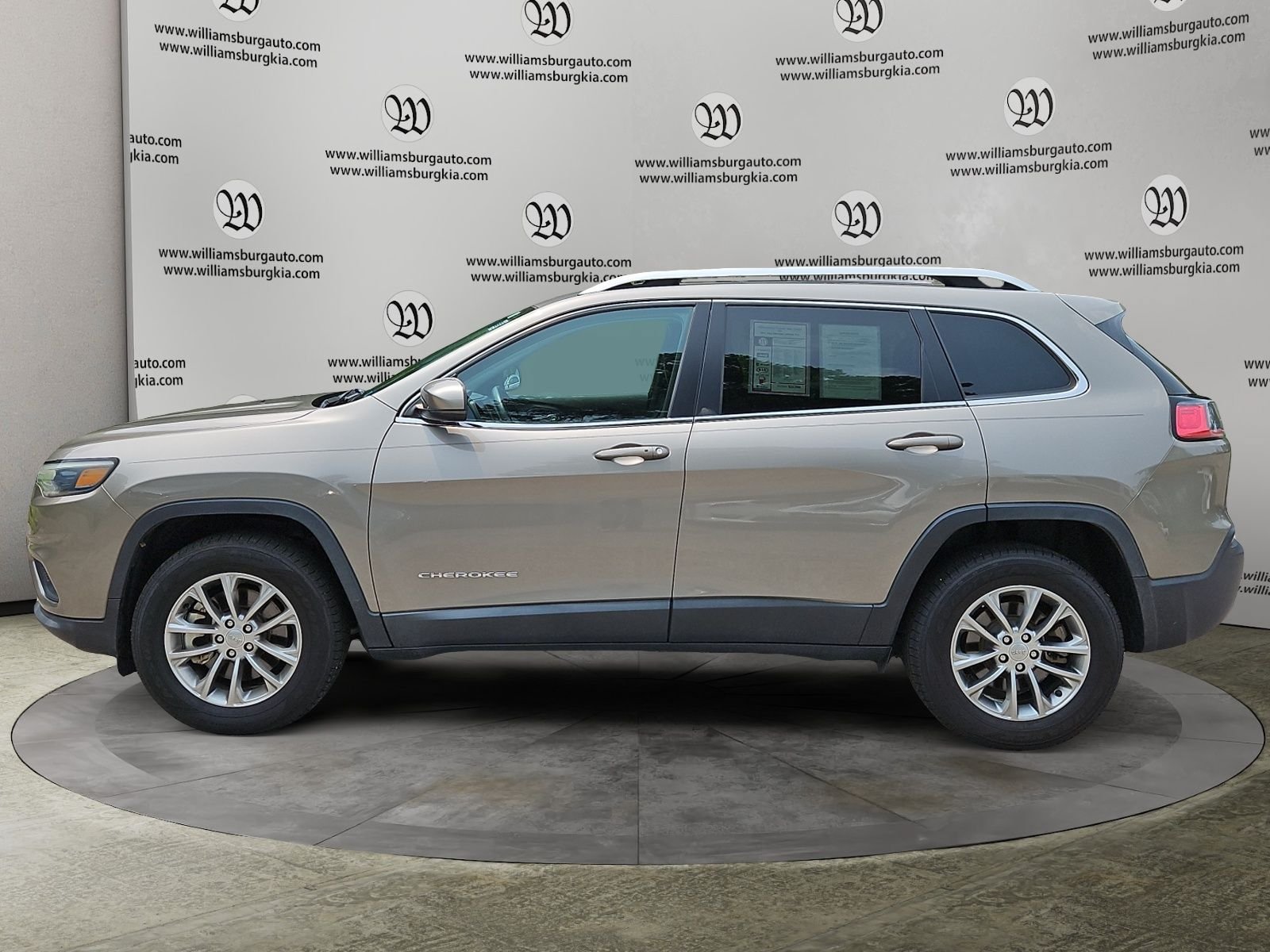 Used 2021 Jeep Cherokee Latitude Plus w/ Sun & Sound Group AWD/4WD image 2