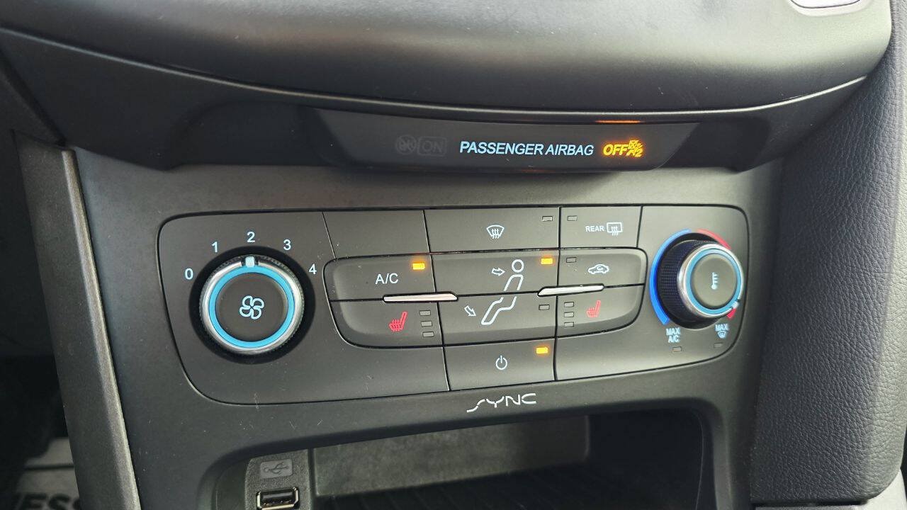 Used 2016 Ford Focus SE w/ Equipment Group 201A FWD image 18