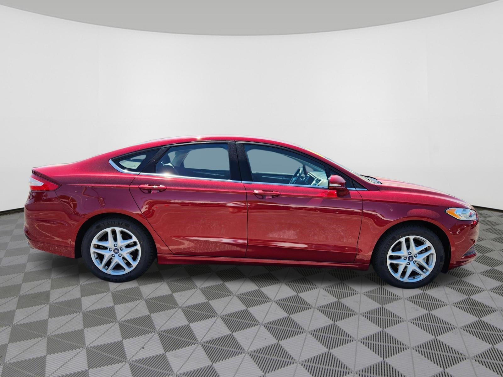 Used 2014 Ford Fusion SE FWD image 6