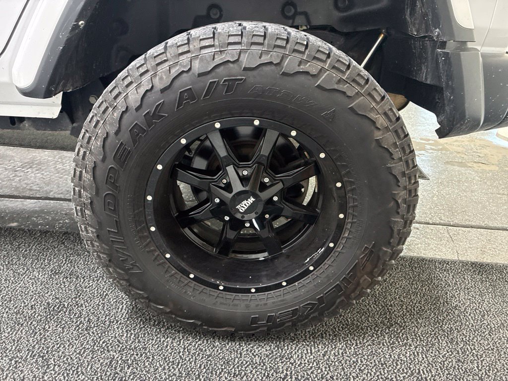 Used 2021 Jeep Wrangler Unlimited Sahara w/ Cold Weather Group AWD/4WD image 9