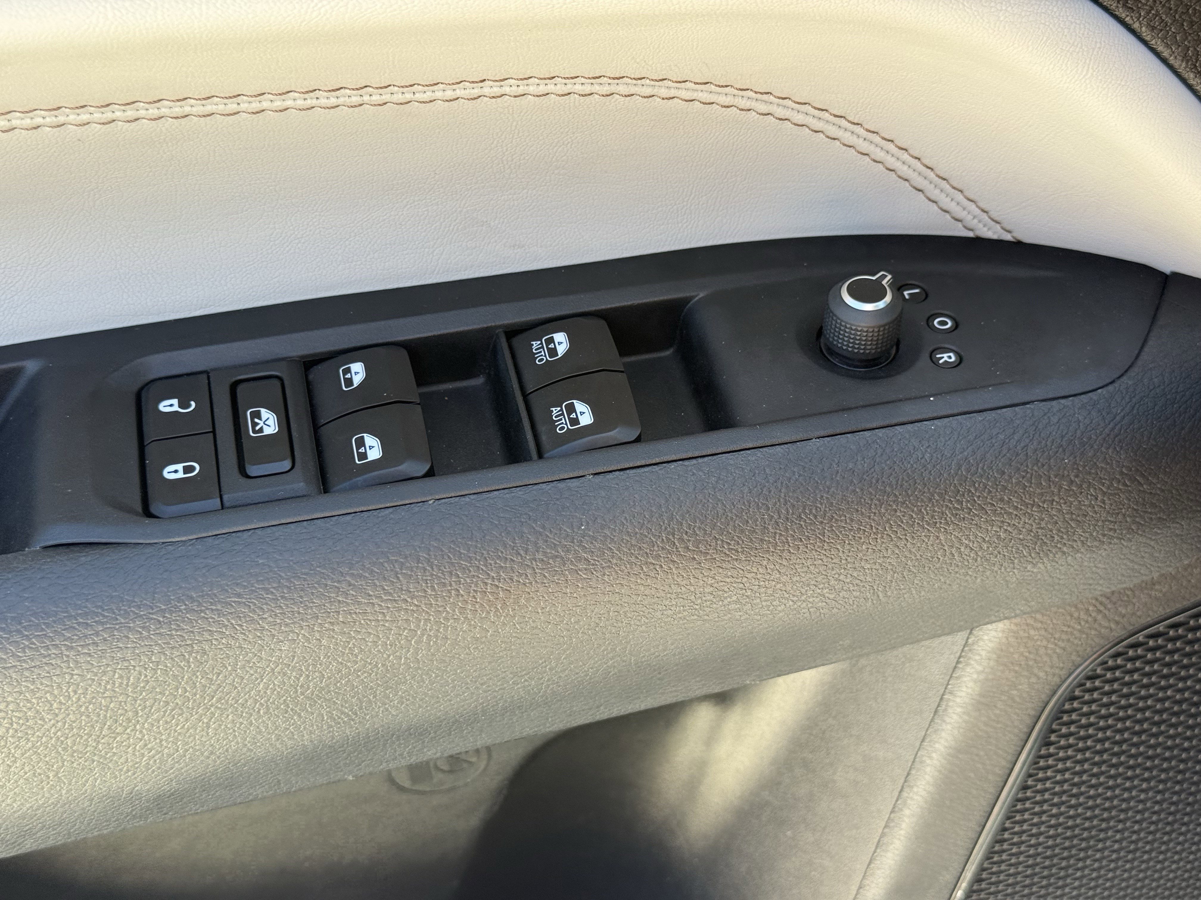 Used 2024 Jeep Compass Limited image 27