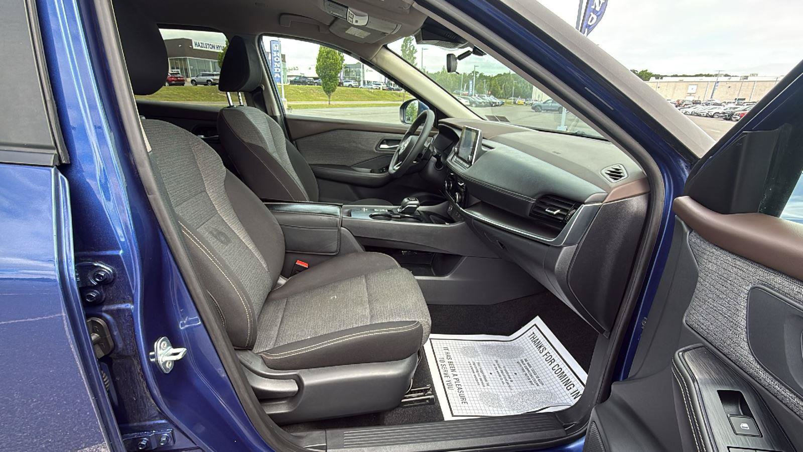 Used 2022 Nissan Rogue SV FWD image 18