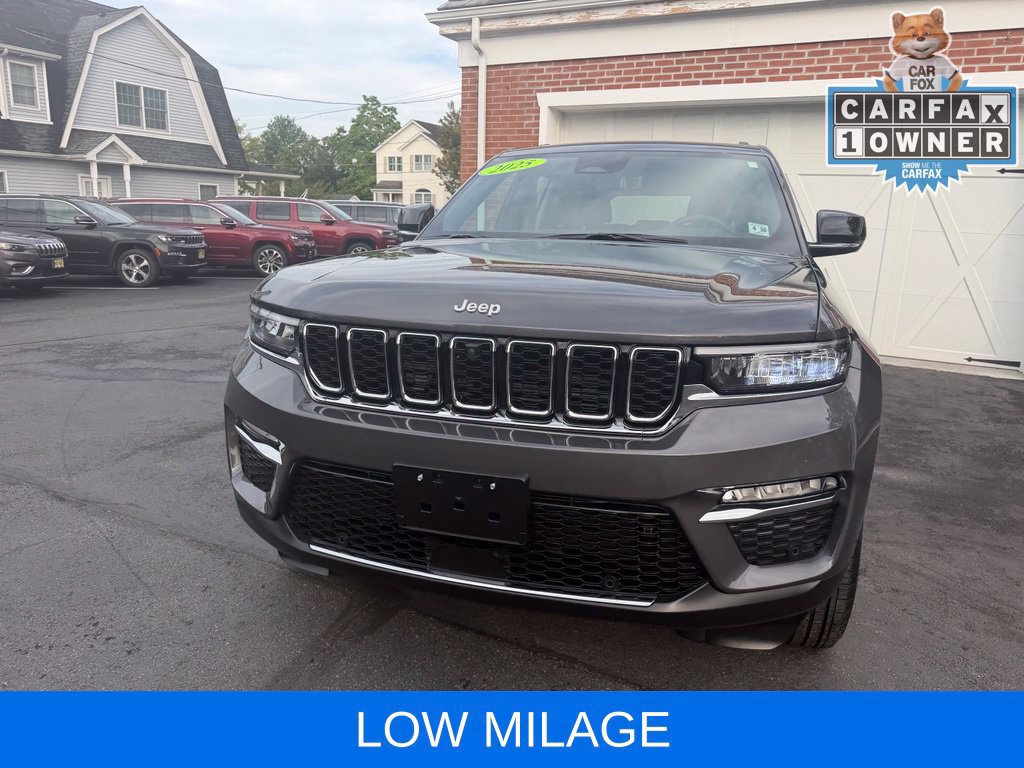 Used 2025 Jeep Grand Cherokee Limited w/ Luxury Tech Group II AWD/4WD image 2