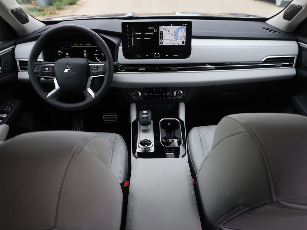 New 2025 Mitsubishi Outlander AWD image 28