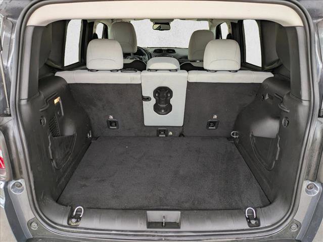 Used 2022 Jeep Renegade Latitude w/ Convenience Group AWD/4WD image 6
