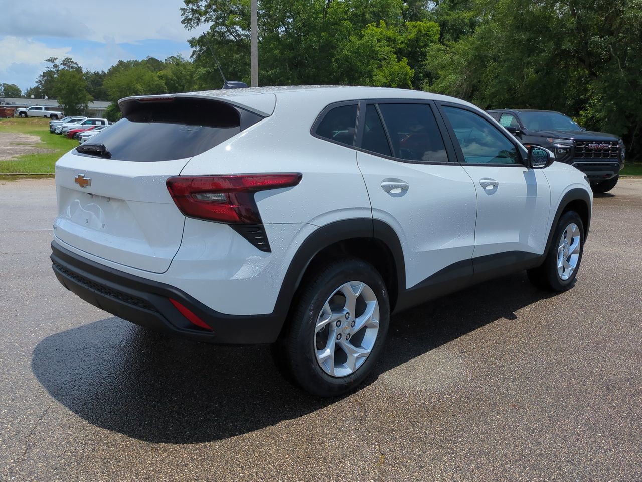 New 2026 Chevrolet Trax LS w/ LS Convenience Package FWD image 4
