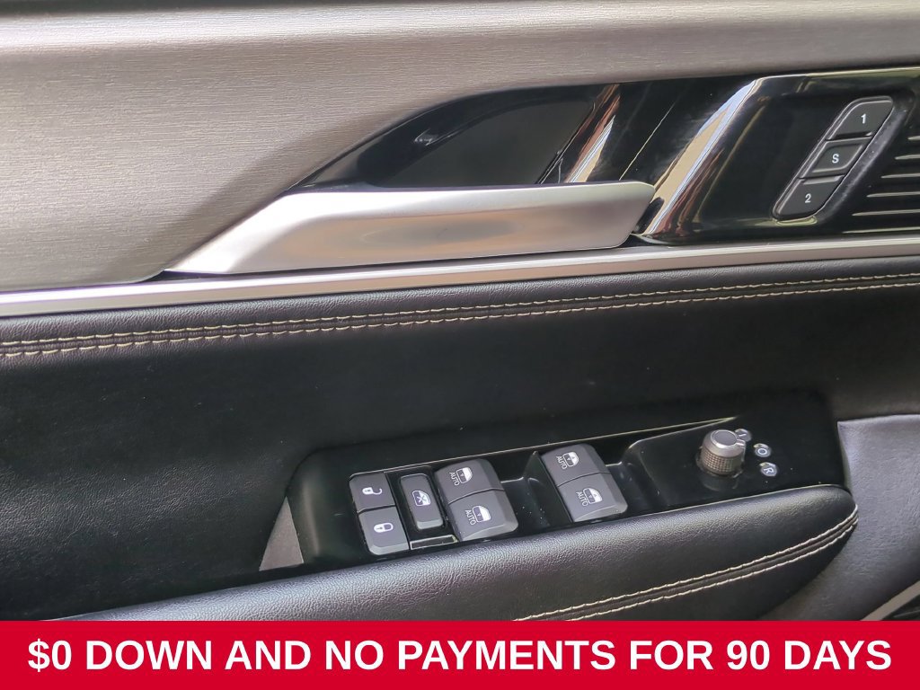 Used 2025 Jeep Wagoneer L Series II AWD/4WD image 13