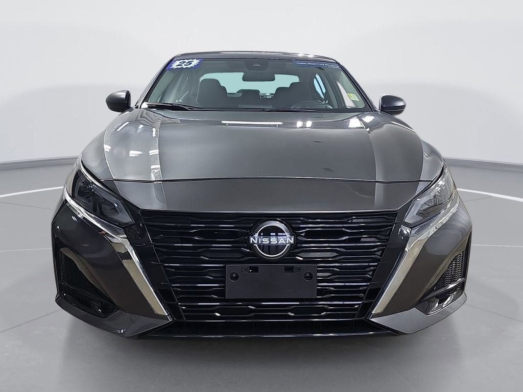 Used 2025 Nissan Altima 2.5 SV FWD image 10