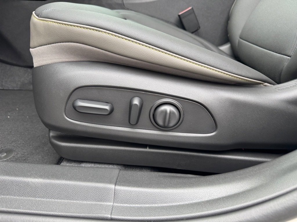 New 2026 Chevrolet Trax ACTIV w/ Sunroof Package image 11