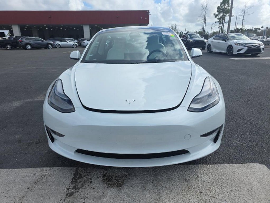 Used 2023 Tesla Model 3 Standard Range image 2