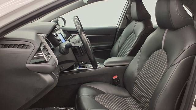Used 2020 Toyota Camry SE image 16