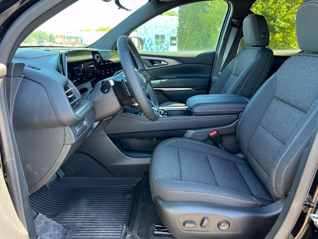 New 2026 Chevrolet Traverse LT w/ Driver Confidence Package AWD/4WD image 3