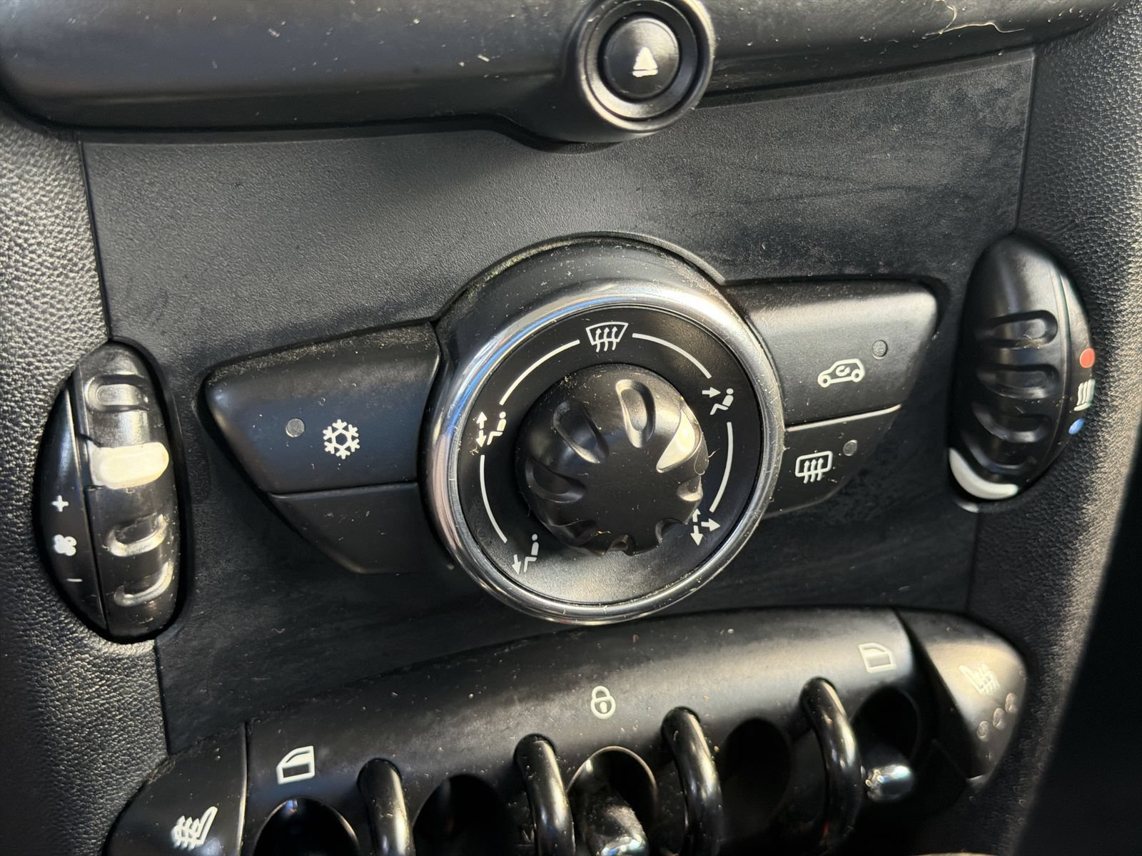 Used 2011 MINI Cooper Hardtop FWD image 26