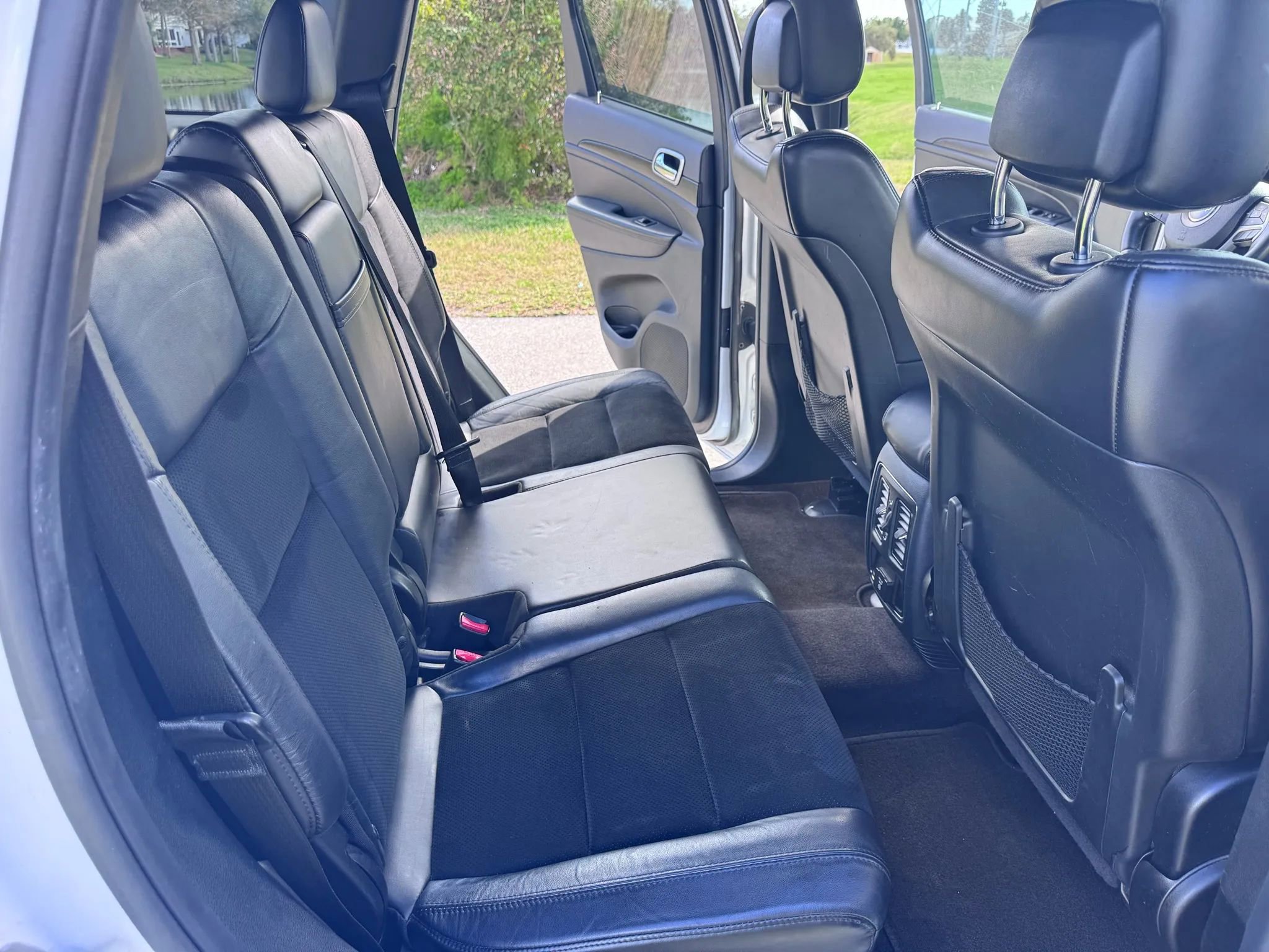 Used 2018 Jeep Grand Cherokee Altitude image 15