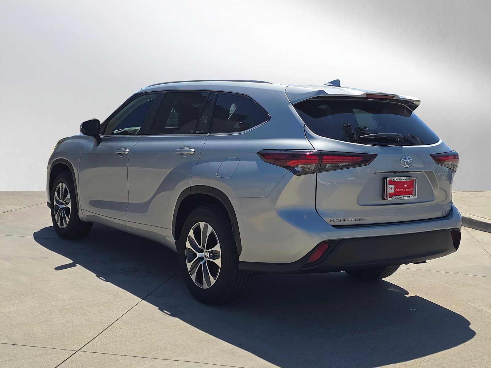 Certified 2025 Toyota Highlander XLE FWD image 5