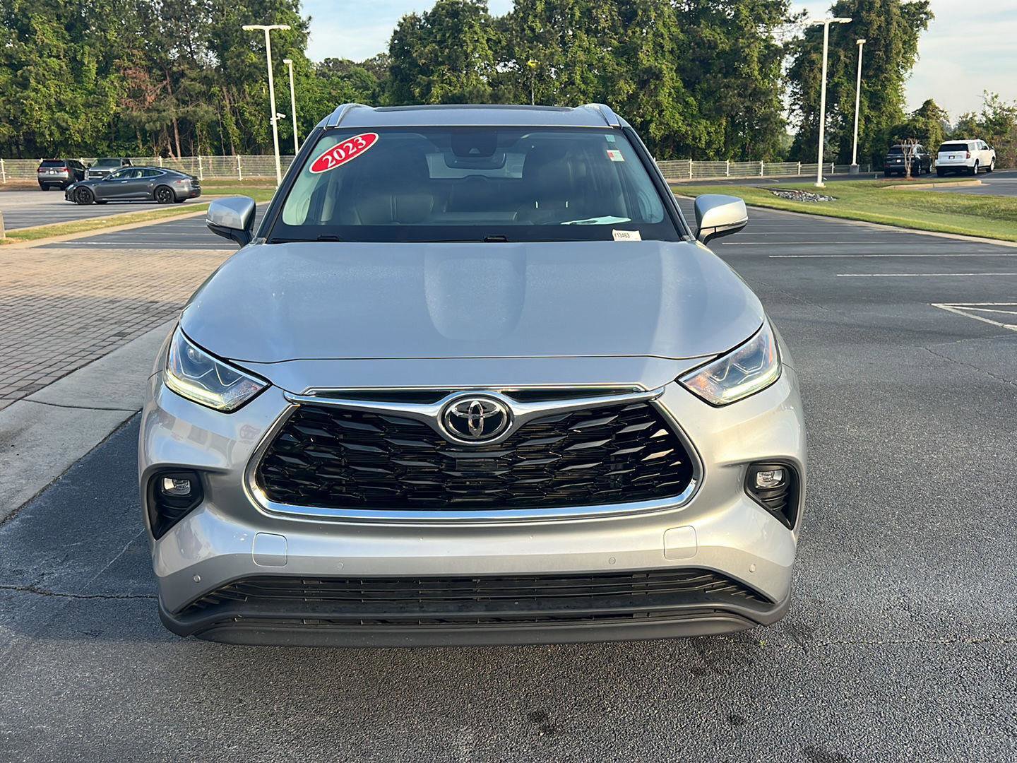 Used 2023 Toyota Highlander Limited image 9