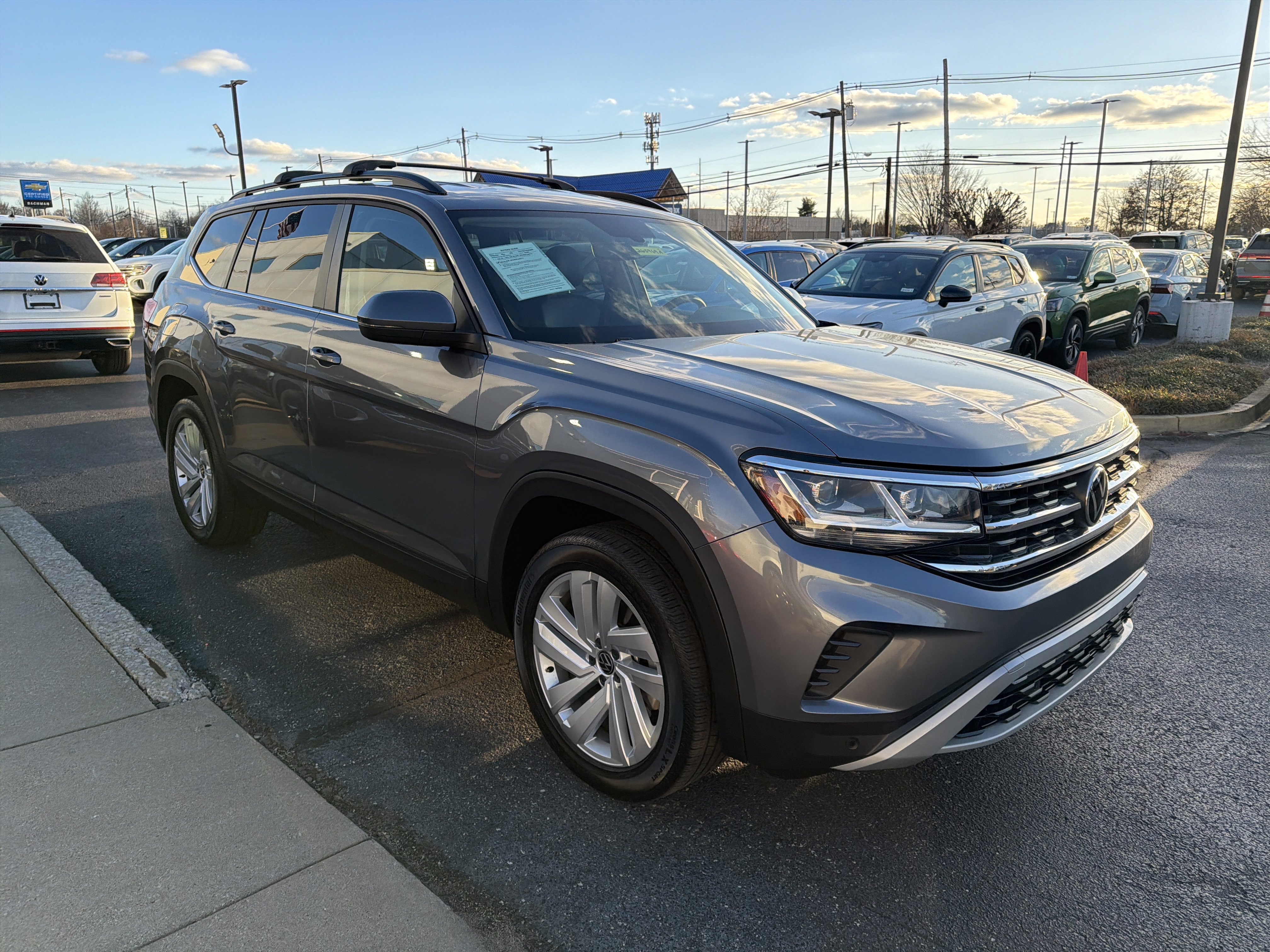 Used 2021 Volkswagen Atlas SE image 2