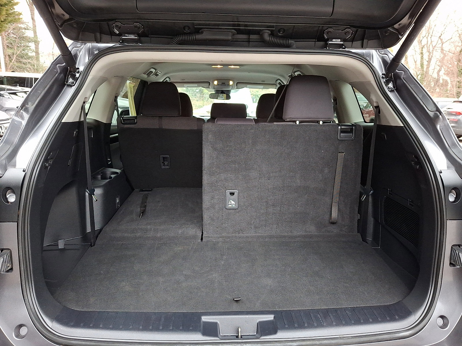 Used 2024 Toyota Highlander LE image 28