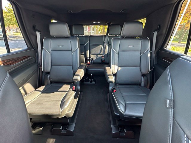 Used 2023 Cadillac Escalade Premium Luxury AWD/4WD image 24