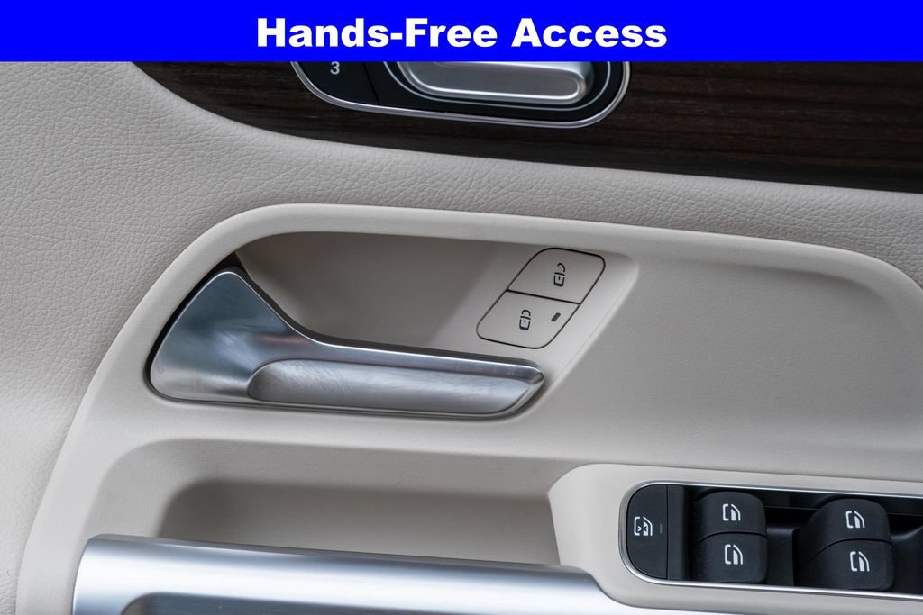 Used 2026 Mercedes-Benz GLB 250 4MATIC w/ Exclusive Package image 14