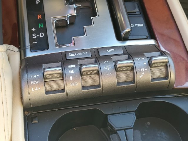 Used 2011 Lexus LX 570 4WD image 28