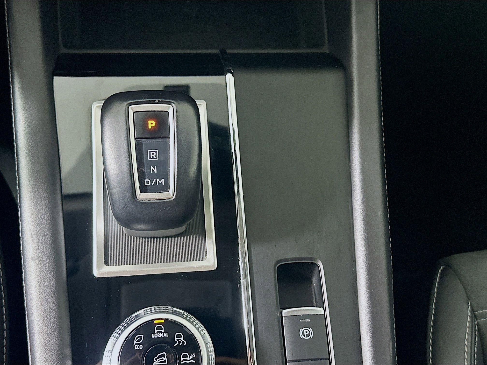 Used 2024 Mitsubishi Outlander SE image 25