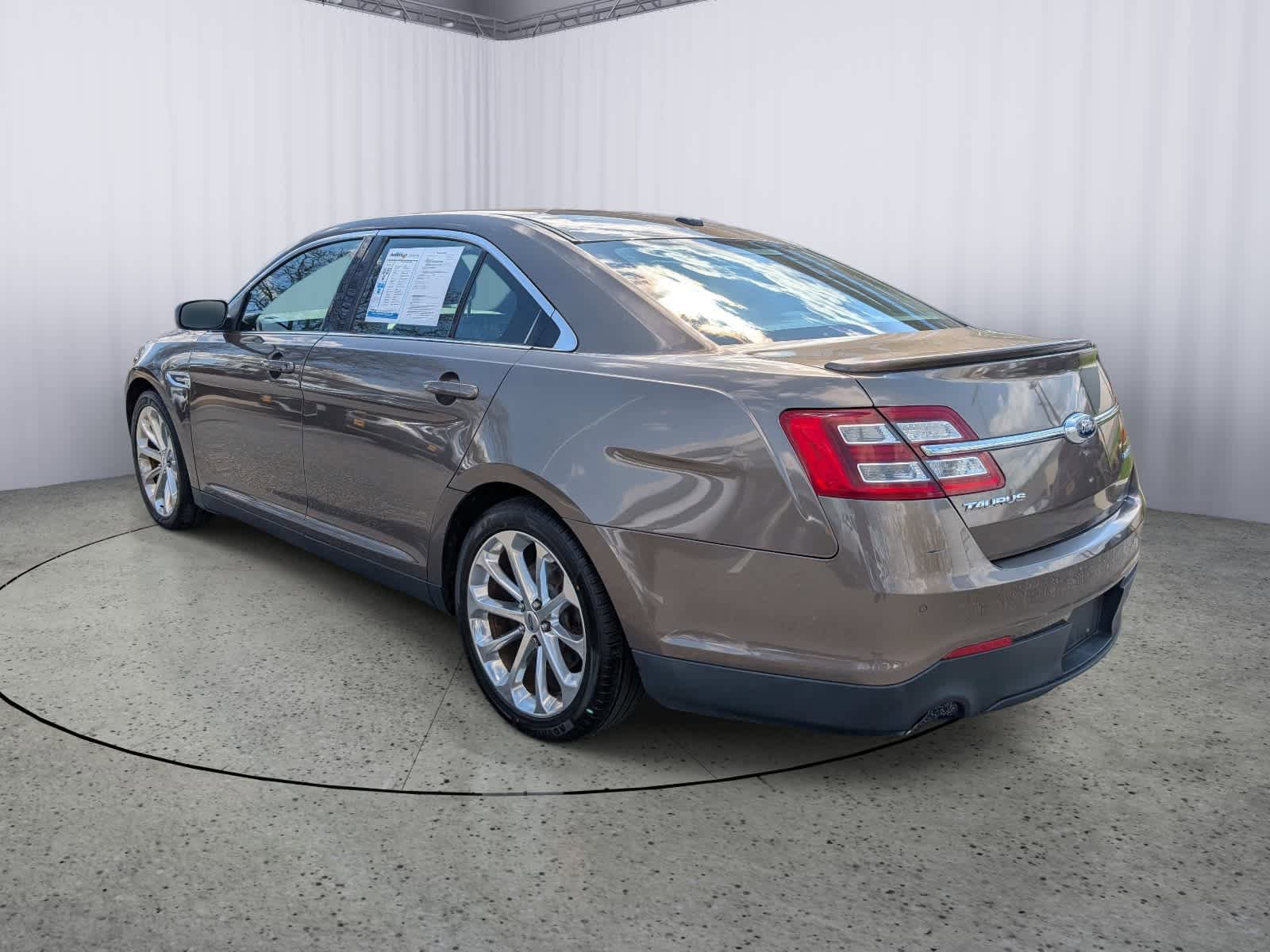 Used 2015 Ford Taurus Limited w/ Equipment Group 301A FWD image 4