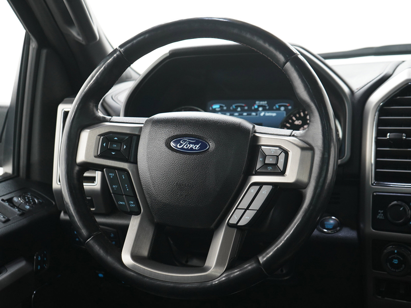 Used 2018 Ford F150 Platinum w/ Equipment Group 701A Luxury AWD/4WD image 14