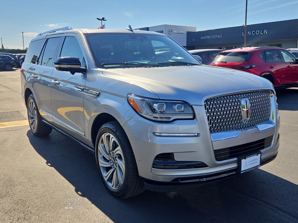 Used 2022 Lincoln Navigator Reserve AWD/4WD image 1