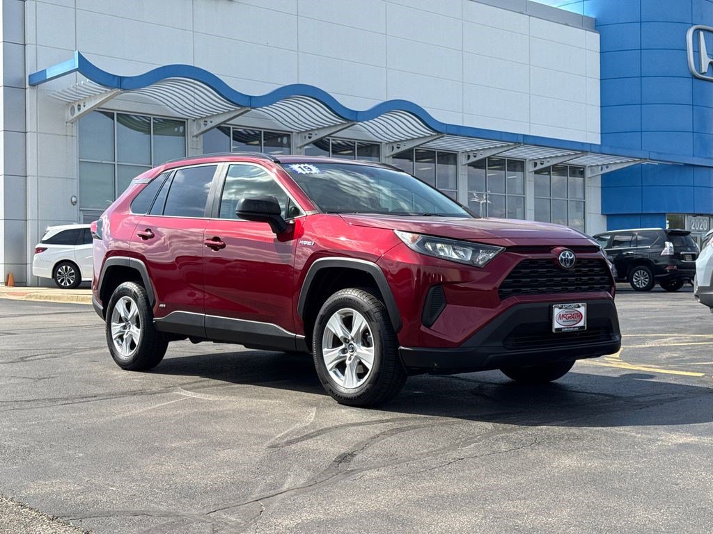 Used 2019 Toyota RAV4 LE w/ Carpet Mat Package AWD/4WD image 3