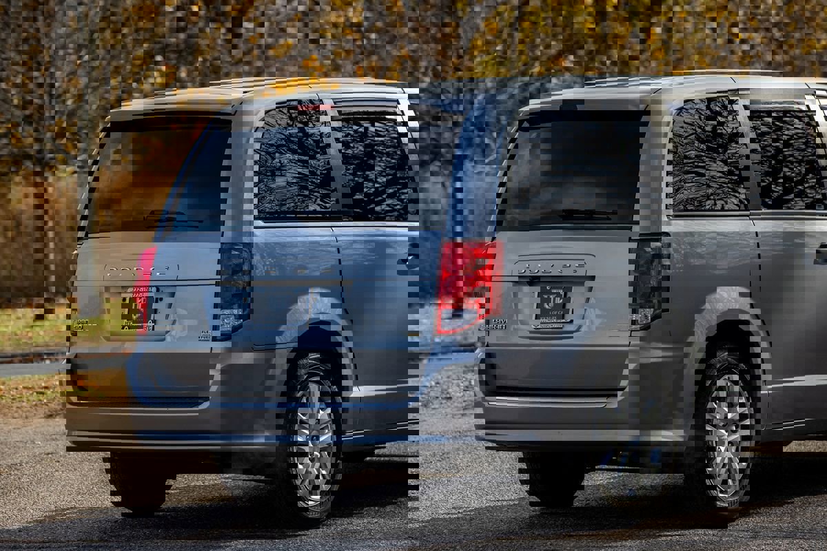 Used 2019 Dodge Grand Caravan SE image 5